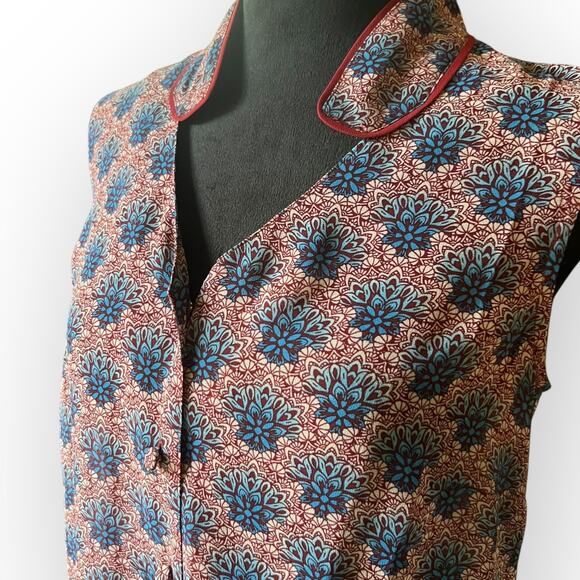 CAbi Women's Fan Blouse Red, Blue, Ivory, Sleeveless Size Medium Syle # 3620 - Picture 4 of 11